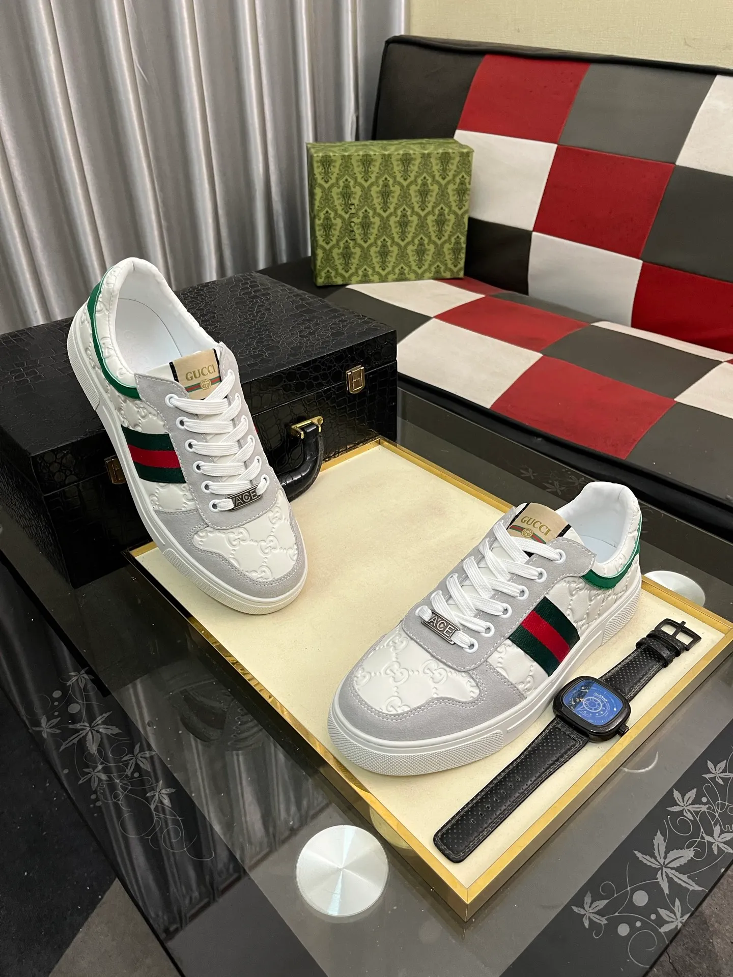 Men's Men's Shoes💰440⌚️⌚️【GUCCI】Gucci men's latest white shoe series casual shoes! The official website is built 1:1. Upper: Made of imported cowhide, with electric embroidery ➕Inner lining: Made of high-quality first-layer pigskin, soft and comfortable. Picky material selection and exquisite workmanship give you the best enjoyment. Size: 38-44 yards, 3️⃣ colors available.